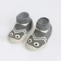 Baby Kleinkind Anti-Rutsch Laufsocken mit Gummisohle, bequeme graue Strick Babyschuhe. - Graue Comic-Schlange