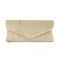 Élégante pochette de soirée dorée à sequins avec fermoir métallique en V et fine chaîne. - Taille unique / Or