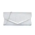 Vue détaillée de la pochette de soirée à paillettes argentées avec fermoir en métal en V. - Taille unique / Argent