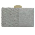 Détail de pochette de soirée strassée argentée avec texture pailletée et fermoir. - Argent