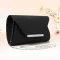 Élégante pochette de soirée noire pailletée avec chaîne argentée pour robe de femme. - Noir
