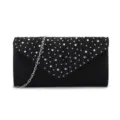 Détail de pochette de soirée noire, rabat plissé avec strass étincelants et chaîne argentée. - Noir