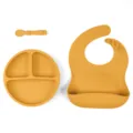 Set de repas pour bébé en silicone avec assiette divisée, bavoir et cuillère adaptés. - Assiette + Bavoir + Cuillère / Jaune