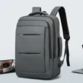 Zaino da viaggio aziendale grigio per uomo, grande zaino per laptop con porta USB e spallacci. - Grigio