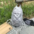 Leichter Outdoor Wanderrucksack fur Reise und Schule, grauer strapazierfagiger Sportrucksack. - Grau