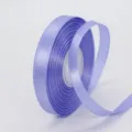 Lavendelfarbene Satinschleife für Geschenkverpackung, Blumenarrangements und Dekoration. - 1cm x 25 Yard / Blauviolett