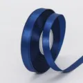 Dunkelblaue Satinband Rolle 1cm breit ideal für Geschenkverpackung und Hochzeitsdekoration. - 1cm x 25 Yard / 38# Dunkelblau