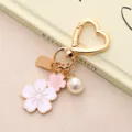 Portachiavi a cuore dorato con pendenti a fiori di ciliegio rosa e ciondolo a perla elegante - Ciondolo Sakura Bicolore (K5225)