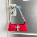 Rote Punk-Stil Achseltasche mit silberner Kettentasche und funkelnder Strass-Kreuz-Schnalle. - Rot