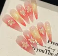 Faux ongles faits main, design stiletto long dégradé orange avec des accents floraux. - Grand (L) / 2000-Goutte d'eau Longue