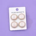 Vista dettagliata di quattro spille magnetiche rotonde per hijab con effetto occhi di gatto. - Occhio di Gatto 4 Pezzi