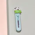 Detailansicht des niedlichen Mini Panda Cutters, Harz Brieföffner mit einziehbarer Klinge. - Klassisch Panda Cuttermesser