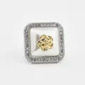 Fibbia Sciarpa Strass Camelia Quadrata Clip Scialle Vista Principale Immagine Professionale - Bianco