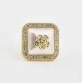 Fibbia per sciarpa quadrata con strass di camelia, elegante variante di anello per vestiti in cristallo. - Oro