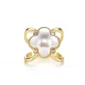 Elegante anello per sciarpa dorato a forma di quadrifoglio con perla bianca per donne. - Oro