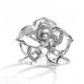 Anello per sciarpa a fiore cavo argento con perla grigia e strass accessorio elegante - Argento