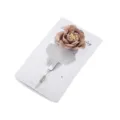 Spilla rosa in tessuto elegante accessorio di abbigliamento floreale per donne decorazione fatta mano - Rosa