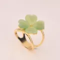 Anello e fibbia per sciarpa a trifoglio in pietra occhio di gatto dorata immagine principale - Verde