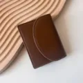 Minimalistische braune Leder-Kartenbörse, schicke Klapp-Geldbörse für Damen und Studenten. - Kaffeebraun