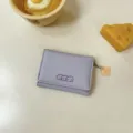 Portafoglio triplo viola da donna, porta carte compatto con ricamo e ciondolo a forma di pane. - Viola