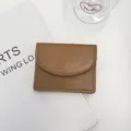 Braunes minimalistisches Lederkartenetui Portemonnaie, kompaktes Kreditkartenetui für den Alltag. - Koreanischer minimalistischer Stil / Dunkelbraun