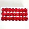 Doos met gepreserveerde rode rozenkoppen voor DIY bloemstukken en mooie geschenken. - 21 bloemen/doos / Bordeauxrood