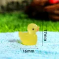 Lichtgevende gele hars eend miniatuur, schattig micro landschap DIY decoratie ornament. - Gele vrouwelijke eend