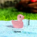 Leuke lichtgevende hars eend miniatuur beeldje voor DIY microlandschap decoratie en kamer. - Rozerode vrouwelijke eend