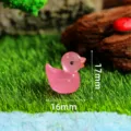 Schattige oplichtende hars eend miniatuur figuur, DIY micro landschap tuindecoratie accessoire. - Rozerode mannelijke eend