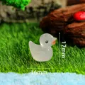 Schattig mini lichtgevend hars eendje beeldje miniatuur landschap DIY tuindecoratie. - Witte mannelijke eend