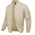 Vue détaillée de la veste bomber kaki décontractée pour homme avec poche sur la manche. - Abricot