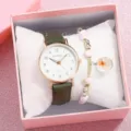 Damen Quarzuhr Geschenkeset mit grünem Lederarmband und Blumenarmband in rosa Schachtel. - Grün