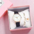Damen Quarzuhr Geschenkset mit schwarzem Lederarmband weißem Zifferblatt und Perlenarmband - Schwarz
