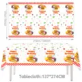 Fastfood Geburtstag Tischdecke Detailansicht mit Maßen 137x274cm und Tischdekoration. - Tischdecke / 137*274cm