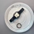 Schicke schwarze Damen-Quarzuhr mit quadratischem Zifferblatt und elegantem Metallarmband, retro. - Silber