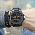 Multifunctioneel tactisch digitaal horloge voor heren, sportief en waterdicht design. - Zwart