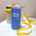 Borsa Porta Borraccia Trapuntata Blu con Tracolla Gialla e Stampa Cucciolo di Cane - Borsa a Tracolla Quadri Blu