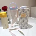 Sac de bouteille d'eau matelassé avec imprimé floral et sangle, porte-gobelet portable et élégant. - Main de Squelette Bouquet