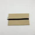 Beige Federtasche aus Canvas mit schwarzem Reissverschluss, minimalistischer Stiftebeutel. - Khaki