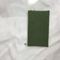 Einfarbige grüne Segeltuchtasche mit Reißverschluss, praktische kleine Münztasche und Beutel. - Armeegrün