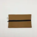 Minimalistische braune Leinwand Federmäppchen mit schwarzem Reißverschluss, einfarbige Aufbewahrung. - Kaffeebraun