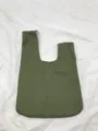 Details der japanischen Segeltuch Handtasche, minimalistische grüne Tasche für den Alltag. - Armeegrün