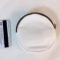 Runde weiße Segeltuch Münztasche mit braunem Reißverschluss, minimalistischer süßer Beutel. - Weiß