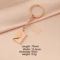 Pendentif porte-clés lettre d'amour en acier inoxydable doré rose variante gravée. - Porte-clés en oro rose