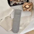 Graue gerippte Damen-Wadenstrümpfe, elegante einfarbige modische Strick-Freizeitsocken. - Einheitsgröße / Hellgrau (1 Paar)