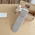 Chaussettes mi-hautes unies confortables pour femmes, douces, respirantes, idéales pour le quotidien. - Taille unique / Kaki