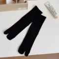 Chaussettes séparées noires classiques pour femmes, chaussettes tabi unies minimalistes. - Taille unique / Noir