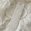 Chaussettes mi-tubes blanches en dentelle avec nœud, design en maille ajourée respirante. - Taille unique / Gris et blanc - 1 paire