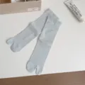 Chaussettes tabi bleu clair pour femme, chaussettes d'ete fines au style uni minimalist. - Taille unique / Bleu