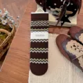Calzini da donna vintage giapponesi marroni a metà polpaccio con motivo geometrico. - Taglia unica / Onda